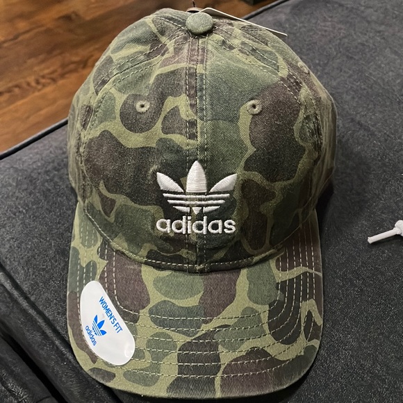 adidas Accessories - NWT! Women’s Adidas camo cap!!